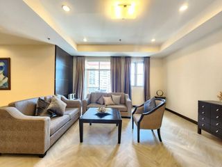 À louer 3 chambres appartement avec services à Khlong Toei, Bangkok