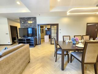 À louer 3 chambres appartement avec services à Khlong Toei, Bangkok