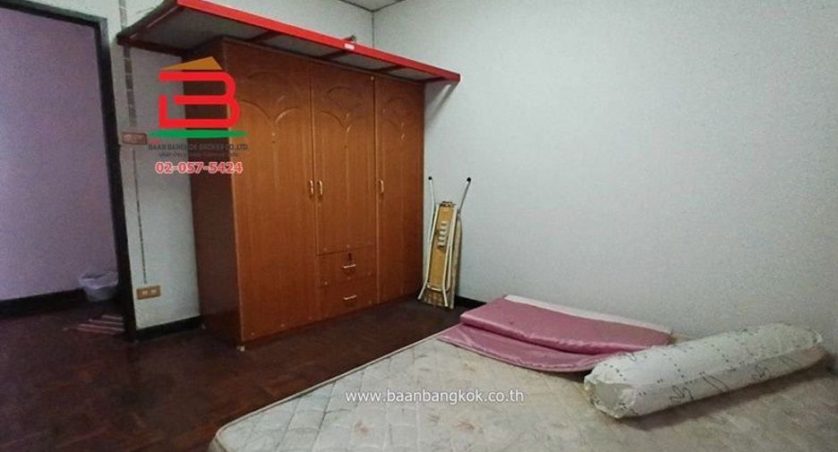 出售 2 卧室 联排别墅 在 Sai Mai, 曼谷