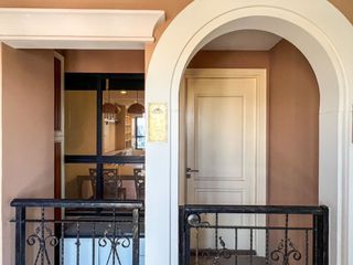 For sale 3 bed condo in Phaya Thai, Bangkok