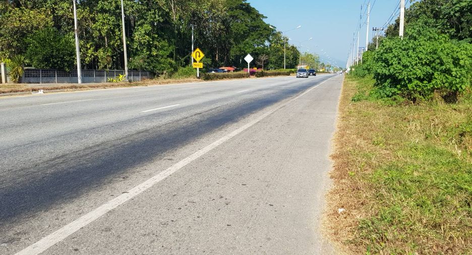 Terreno en alquiler y en venta en Mueang Uttaradit, Uttaradit