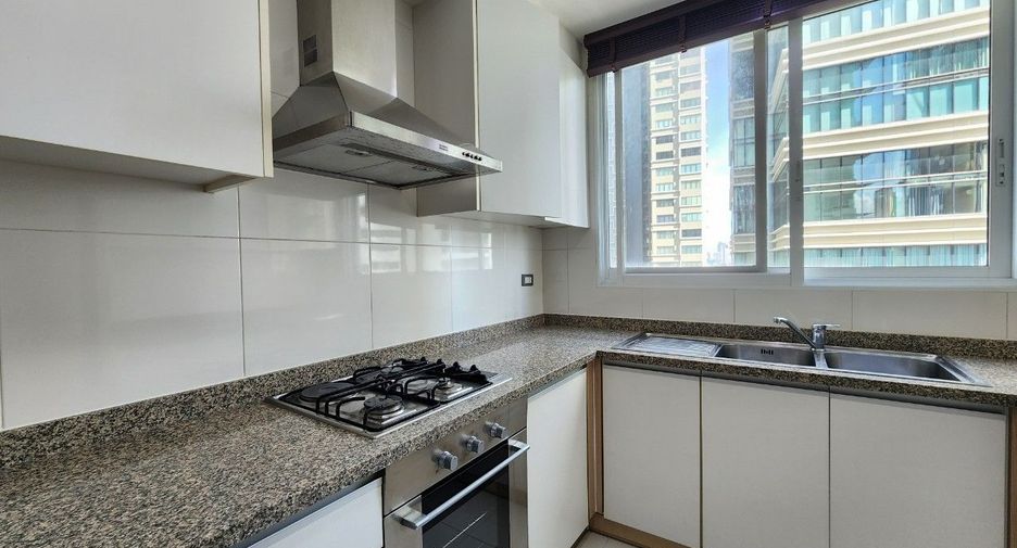 For rent 3 bedrooms apartment in Khlong Toei, Bangkok