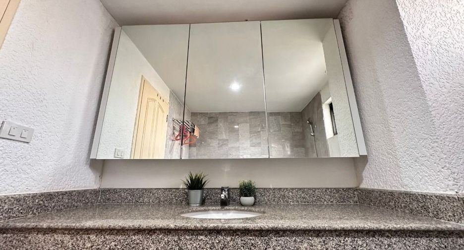 Wohnung zur Miete mit 2 Zimmer in Khlong Toei, Bangkok