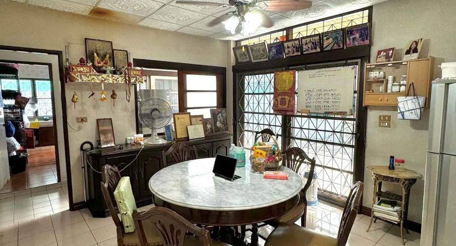 À vendre 4 chambres maison à Yan Nawa, Bangkok