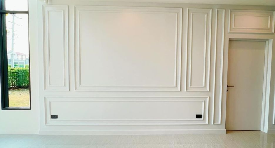 For rent and for sale 4 bedrooms house in Bangkok Noi, Bangkok