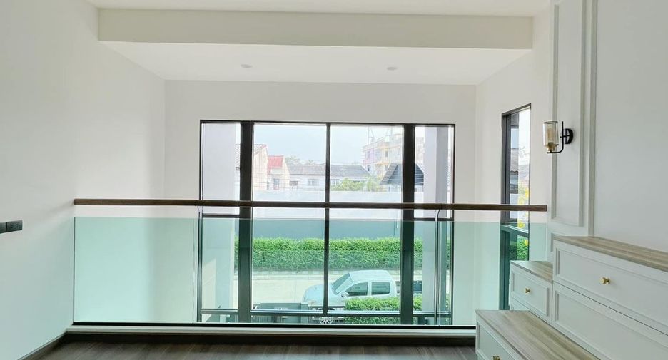 For rent and for sale 4 bedrooms house in Bangkok Noi, Bangkok