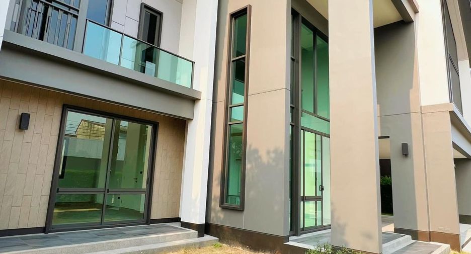 For rent and for sale 4 bedrooms house in Bangkok Noi, Bangkok