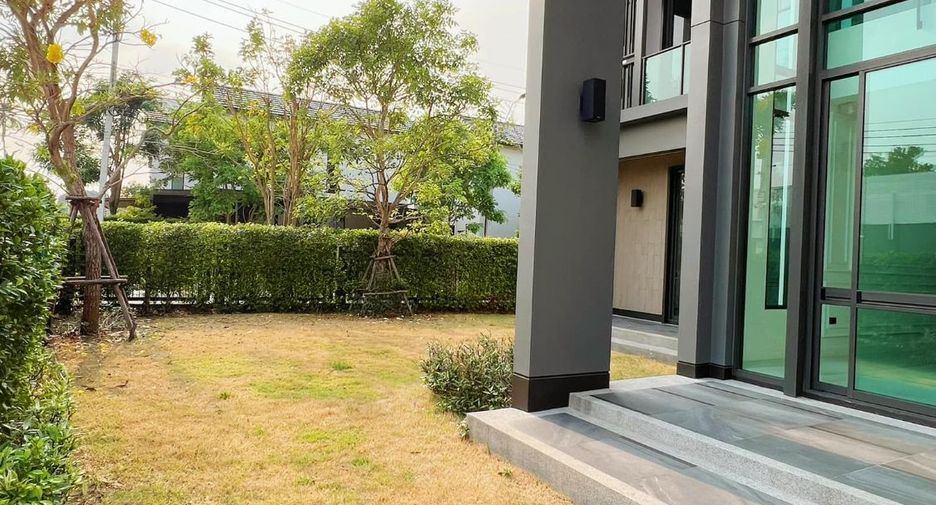 For rent and for sale 4 bedrooms house in Bangkok Noi, Bangkok