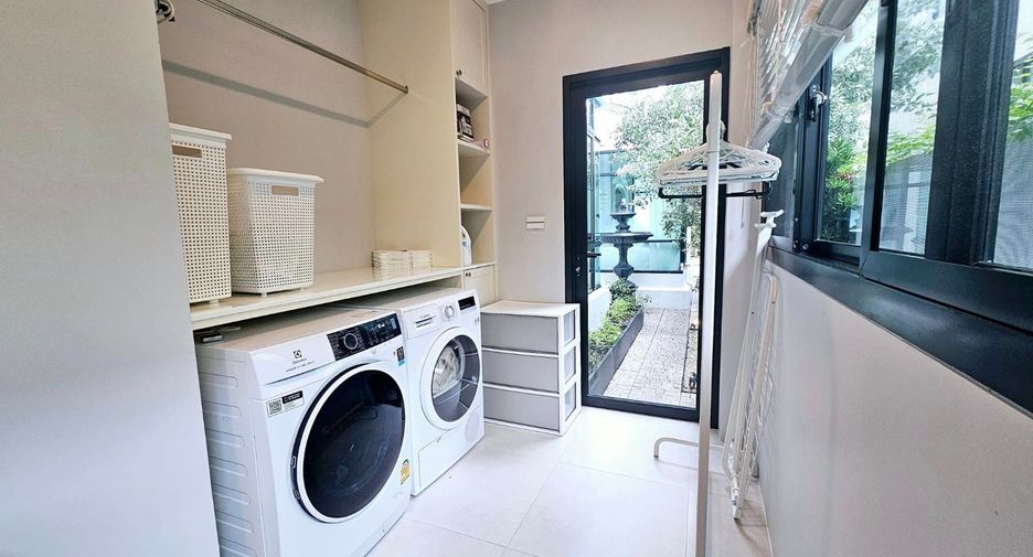 For sale 5 Beds house in Prawet, Bangkok