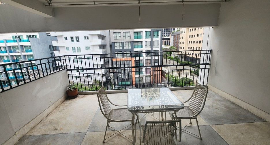 For rent 3 bedrooms apartment in Khlong Toei, Bangkok