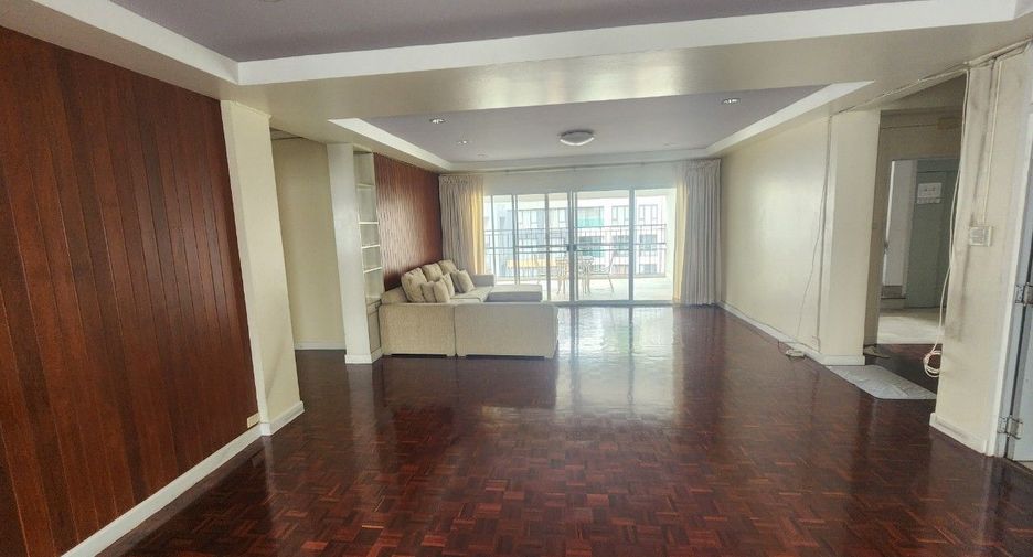 For rent 3 bedrooms apartment in Khlong Toei, Bangkok