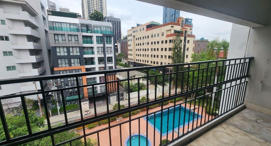 For rent 3 bedrooms apartment in Khlong Toei, Bangkok