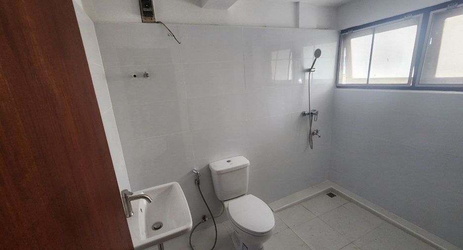 For rent 3 bedrooms apartment in Khlong Toei, Bangkok