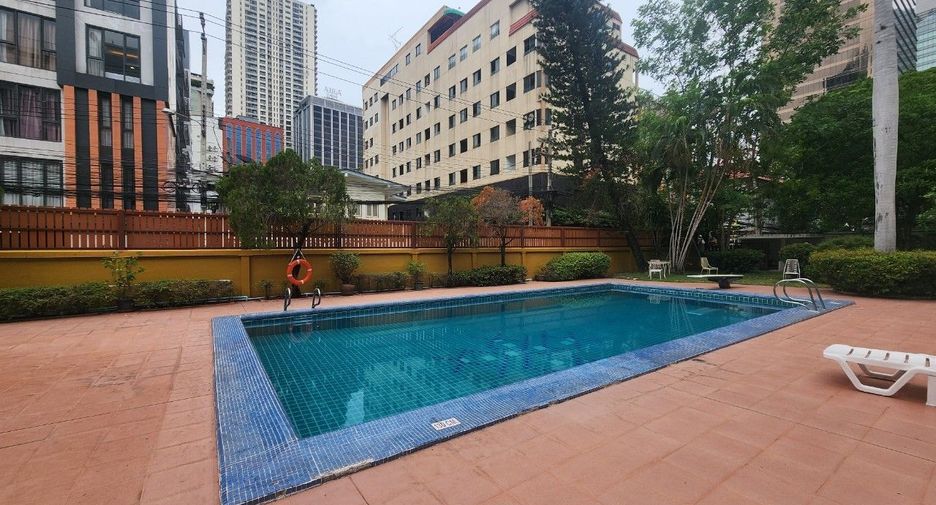For rent 3 bedrooms apartment in Khlong Toei, Bangkok
