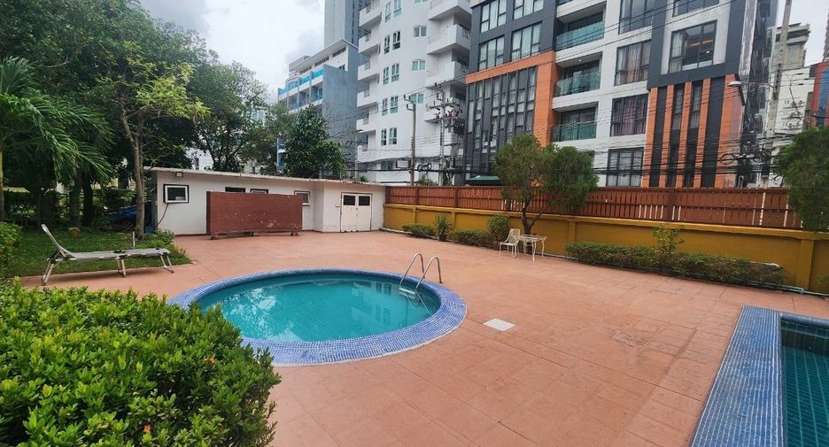 For rent 3 bedrooms apartment in Khlong Toei, Bangkok