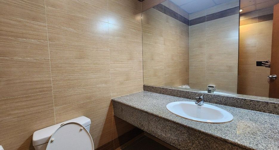 For rent 2 bedrooms apartment in Khlong Toei, Bangkok