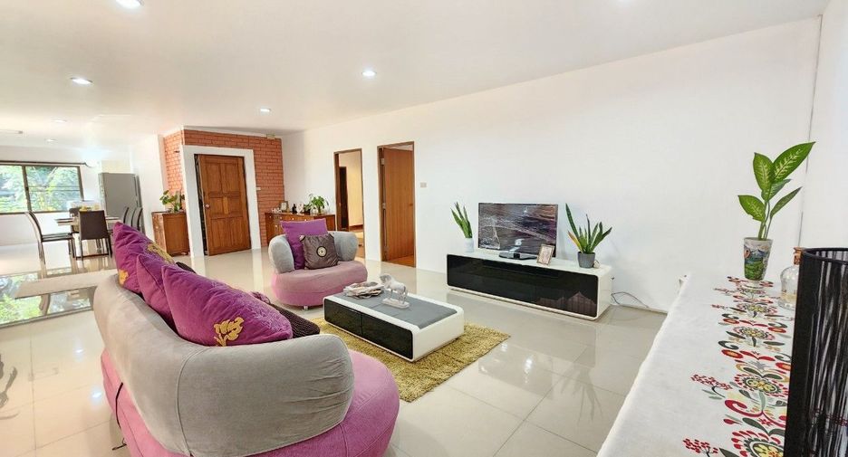 For rent 2 bedrooms apartment in Khlong Toei, Bangkok