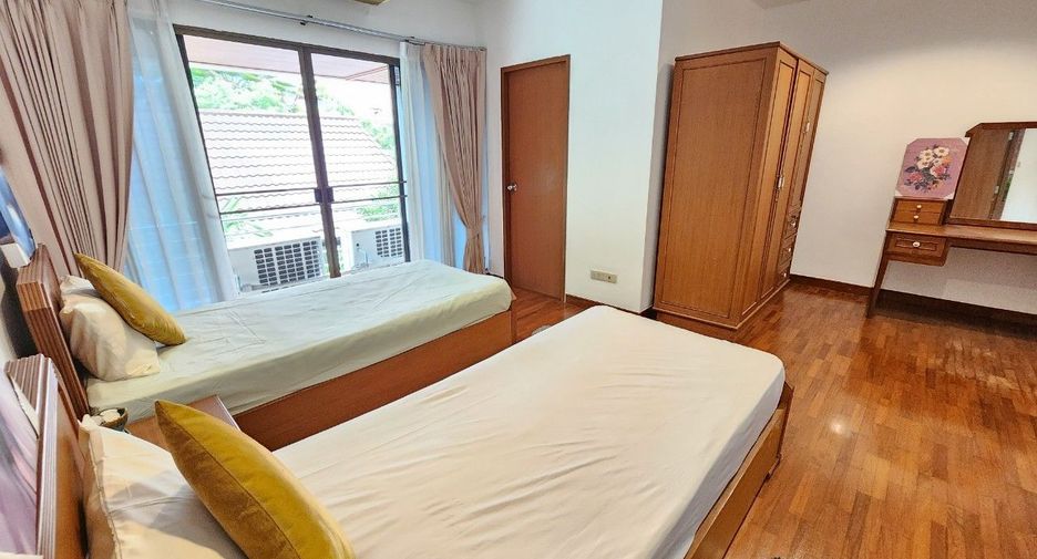 For rent 2 bedrooms apartment in Khlong Toei, Bangkok