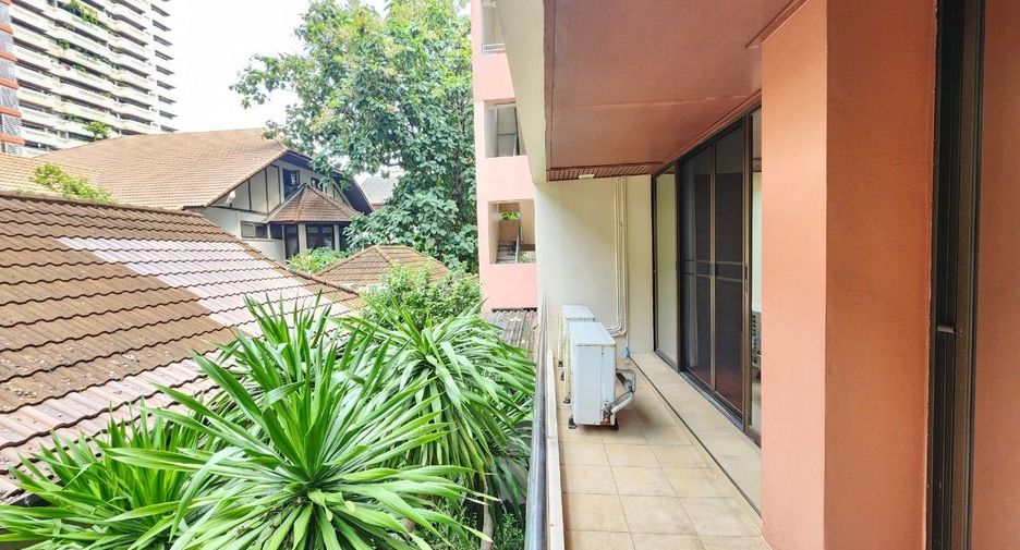 For rent 2 bedrooms apartment in Khlong Toei, Bangkok