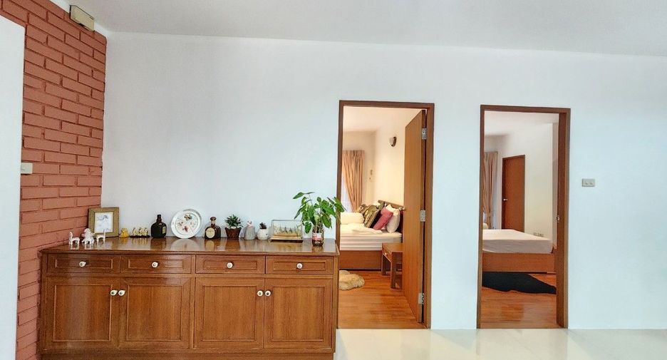 For rent 2 bedrooms apartment in Khlong Toei, Bangkok
