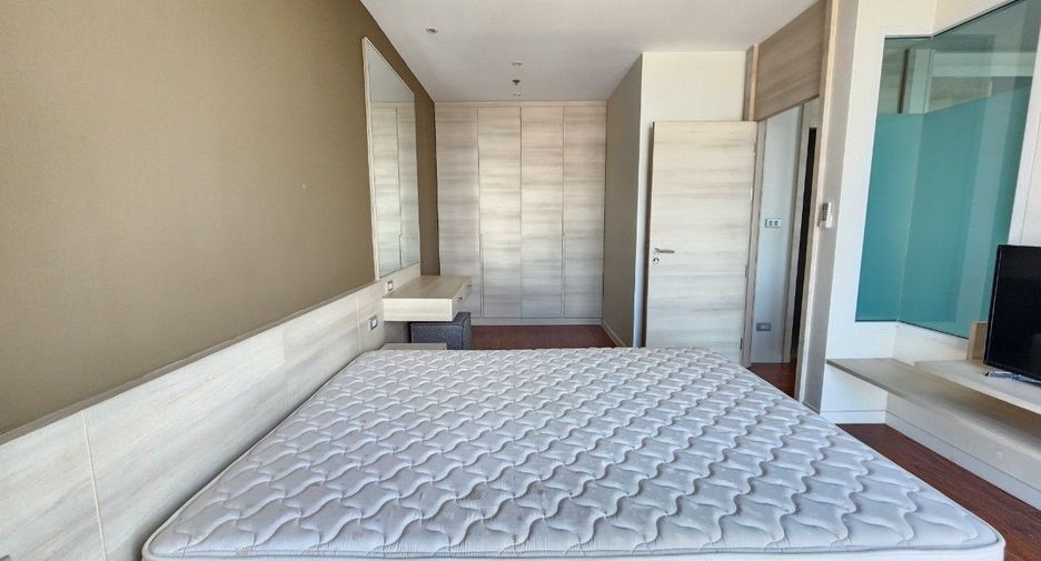 For rent 2 bedrooms apartment in Khlong Toei, Bangkok