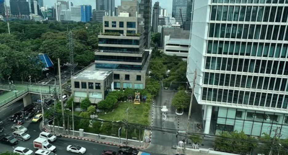For rent 3 bedrooms condo in Pathum Wan, Bangkok