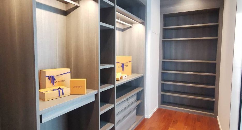 For sale 4 bedrooms condo in Pathum Wan, Bangkok
