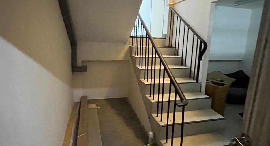 For rent 3 bedrooms retail Space in Khlong Toei, Bangkok