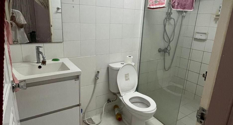 For rent 3 bedrooms retail Space in Khlong Toei, Bangkok