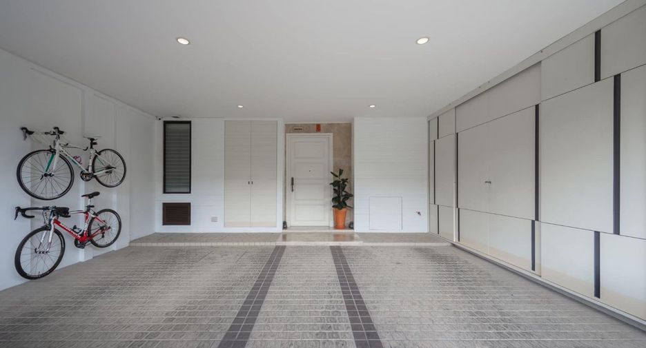 For sale 2 bedrooms townhouse in Watthana, Bangkok