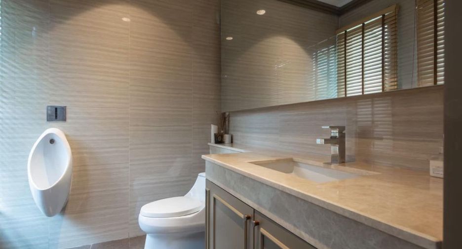 For sale 2 bedrooms townhouse in Watthana, Bangkok