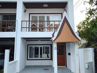 Reihenhaus zur Miete und zum Kauf mit 4 Zimmer in Bang Lamung, Chonburi