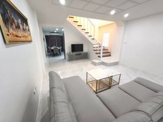 Reihenhaus zur Miete und zum Kauf mit 4 Zimmer in Bang Lamung, Chonburi