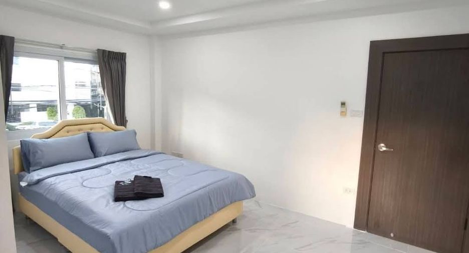 Reihenhaus zur Miete und zum Kauf mit 4 Zimmer in Bang Lamung, Chonburi