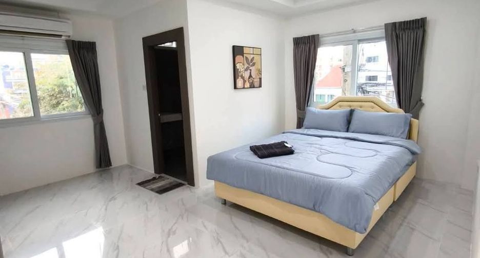 Reihenhaus zur Miete und zum Kauf mit 4 Zimmer in Bang Lamung, Chonburi