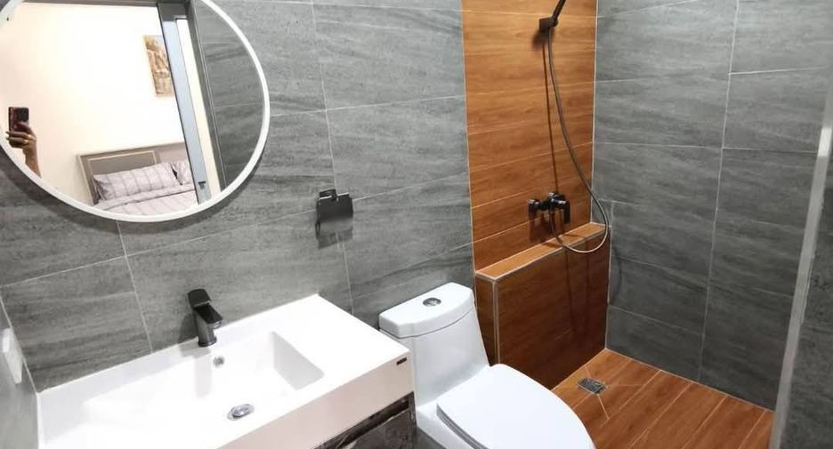 Reihenhaus zur Miete und zum Kauf mit 4 Zimmer in Bang Lamung, Chonburi