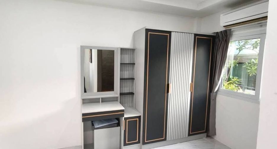 Reihenhaus zur Miete und zum Kauf mit 4 Zimmer in Bang Lamung, Chonburi