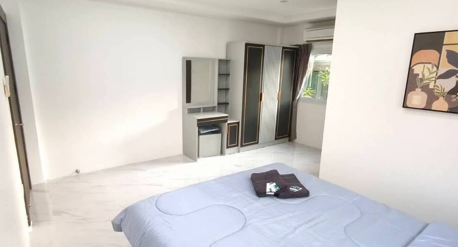 Reihenhaus zur Miete und zum Kauf mit 4 Zimmer in Bang Lamung, Chonburi