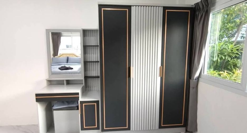 Reihenhaus zur Miete und zum Kauf mit 4 Zimmer in Bang Lamung, Chonburi