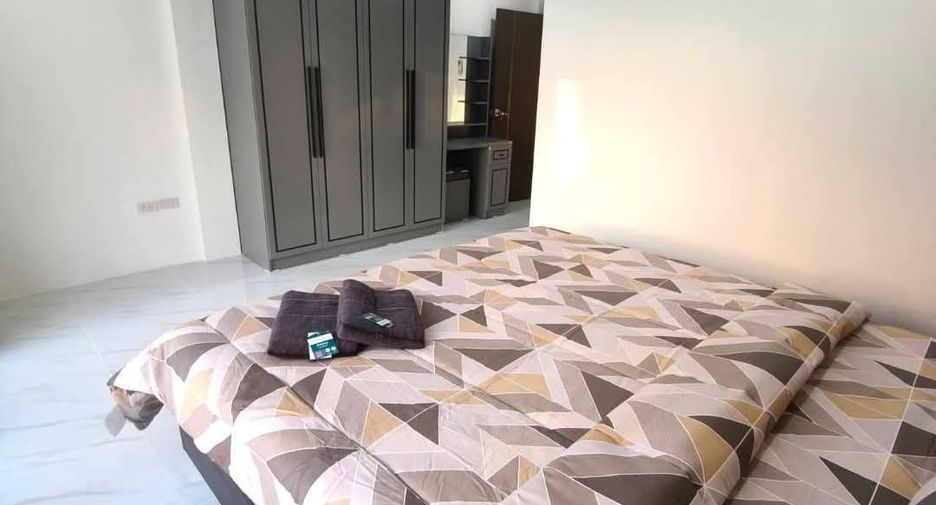 Reihenhaus zur Miete und zum Kauf mit 4 Zimmer in Bang Lamung, Chonburi
