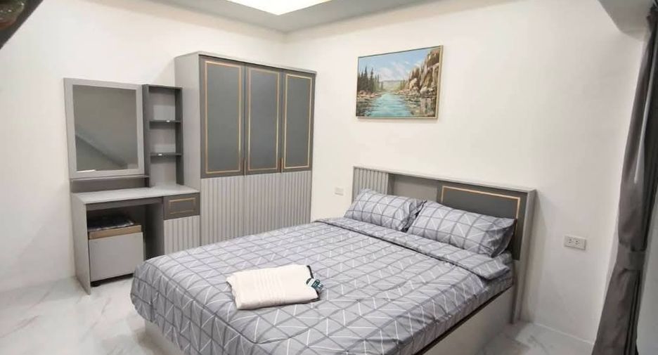 Reihenhaus zur Miete und zum Kauf mit 4 Zimmer in Bang Lamung, Chonburi