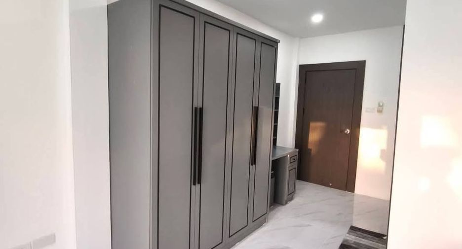 Reihenhaus zur Miete und zum Kauf mit 4 Zimmer in Bang Lamung, Chonburi