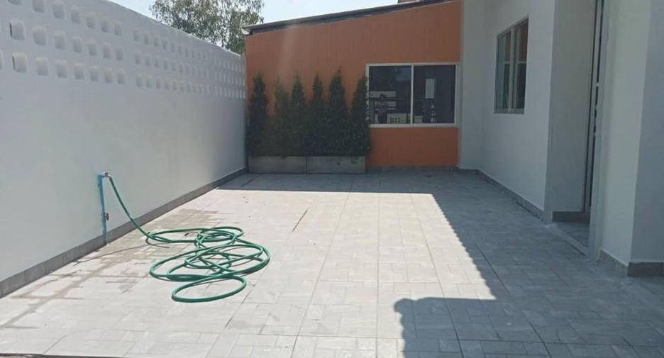 For sale 5 bedrooms house in Phanat Nikhom, Chonburi