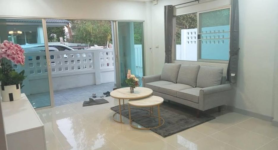 For sale 5 bedrooms house in Phanat Nikhom, Chonburi