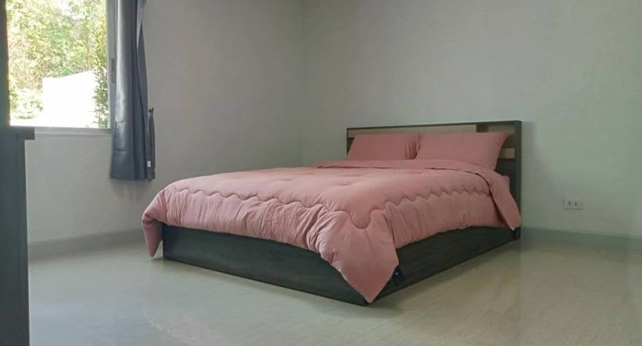 For sale 5 bedrooms house in Phanat Nikhom, Chonburi