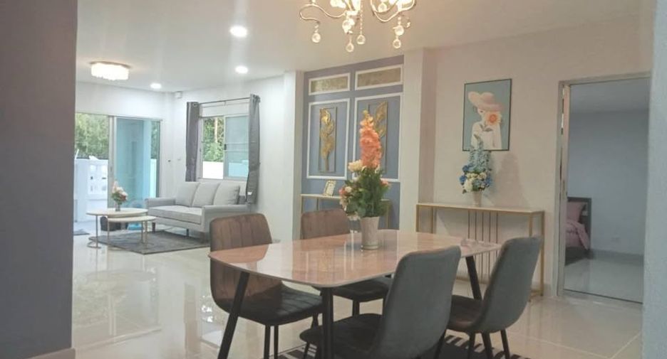 For sale 5 bedrooms house in Phanat Nikhom, Chonburi