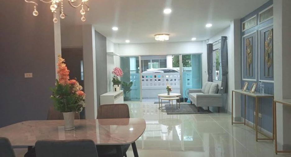 For sale 5 bedrooms house in Phanat Nikhom, Chonburi