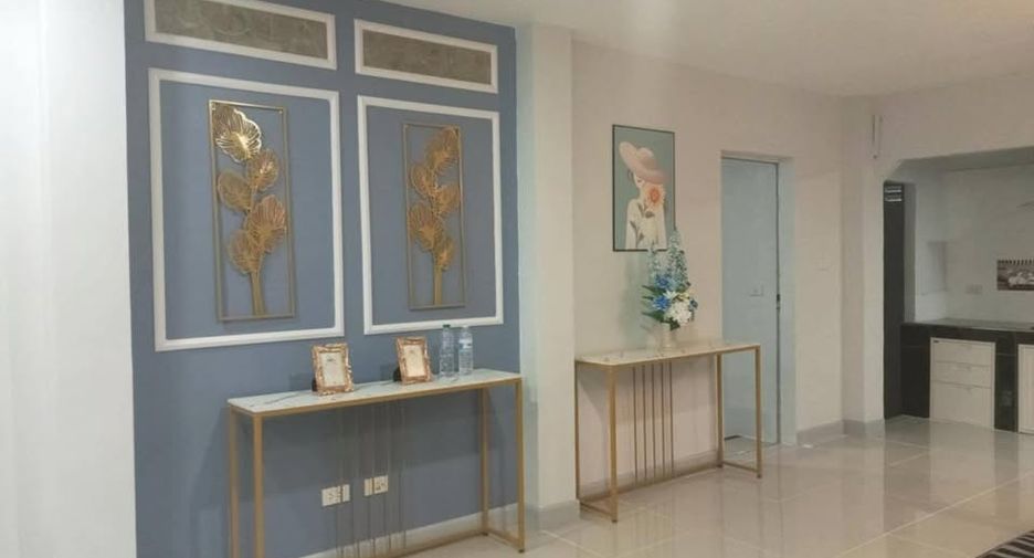 For sale 5 bedrooms house in Phanat Nikhom, Chonburi