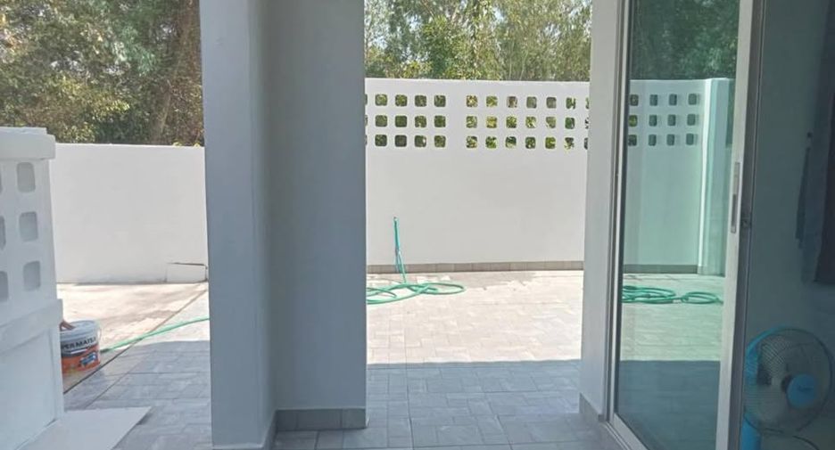 For sale 5 bedrooms house in Phanat Nikhom, Chonburi