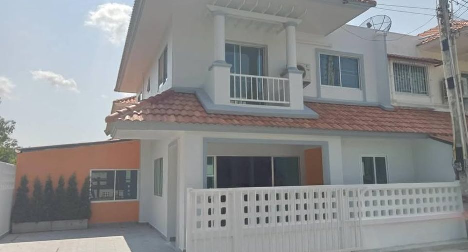 For sale 5 bedrooms house in Phanat Nikhom, Chonburi